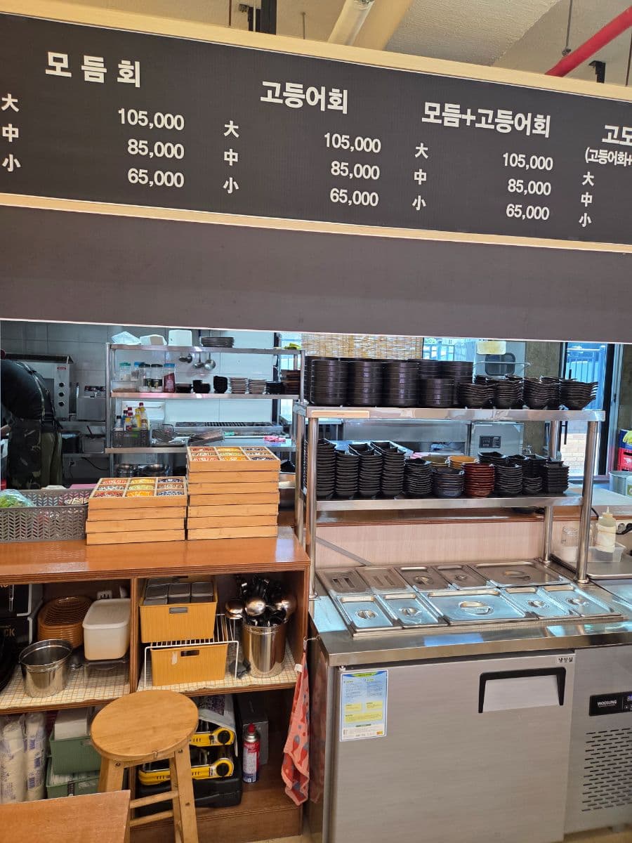 Seolane Hoetjip', with 7 Years of Jeju Sea Expertise, Captivates Gourmets with 20 Varieties of Side Dishes — photo 4