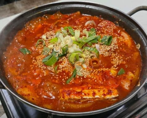 The Taste of Aewol, Embracing 65 Years of History, Taegong Restaurant… Infusing the Deep Devotion of Jeju's Sea